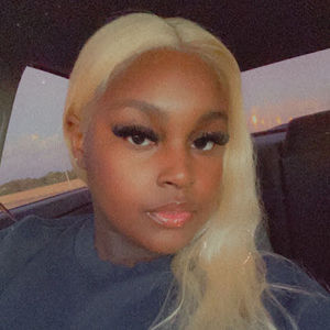 Meet your Posher, Briana